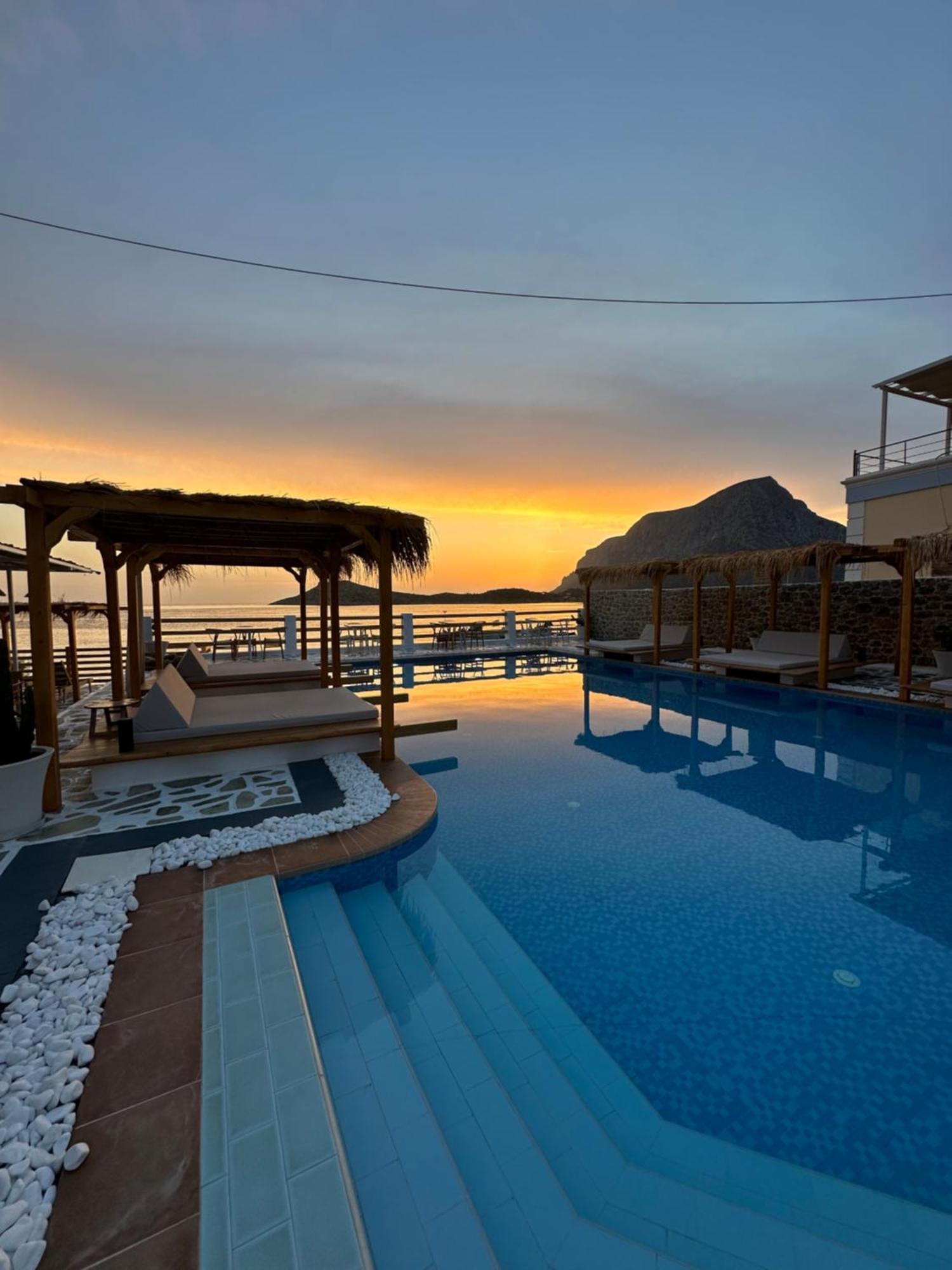 Spongia Hotel Suites & Spa Myrties Екстериор снимка